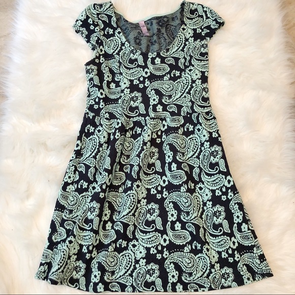 Francesca's Collections Dresses & Skirts - Francesca’s Collection Blue Damask Print Dress